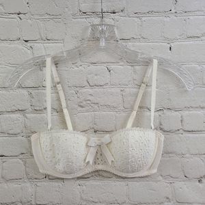 Victoria's Secret 34C Embrodery Bra